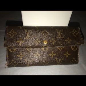 ***AUTHENTIC*** Louis Vuitton wallet. Pre-loved.